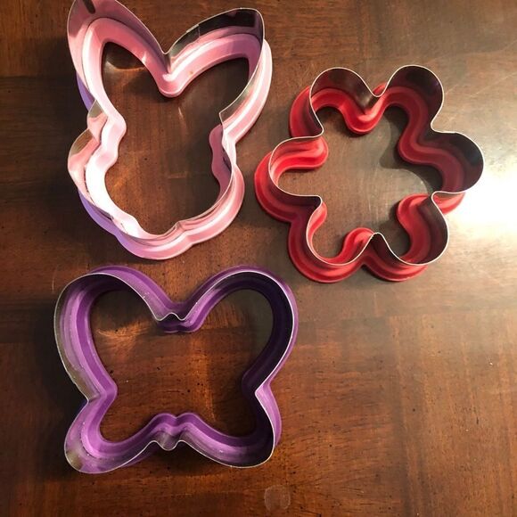 Wilton Comfort Grip Cookie Cutters Set of 3 Bunny - Picture 6 of 7